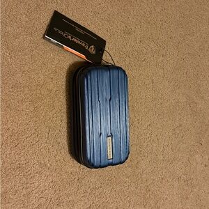NWT Traveler’s Choice Travel Amenity Kit Blue